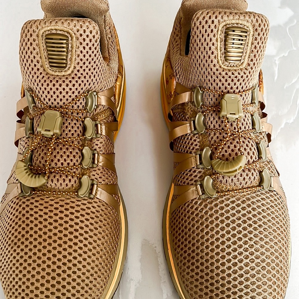 nike womens gold running shoes